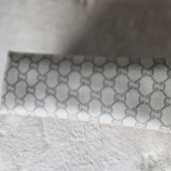 GUCCI GG Plus Supreme Clutch Bag - Picture 14 of 17